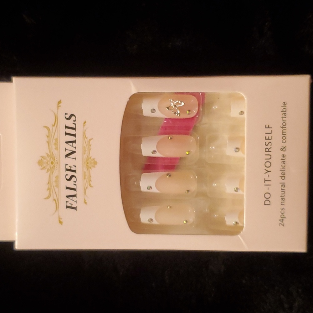 24 Piece Press on Nail Set